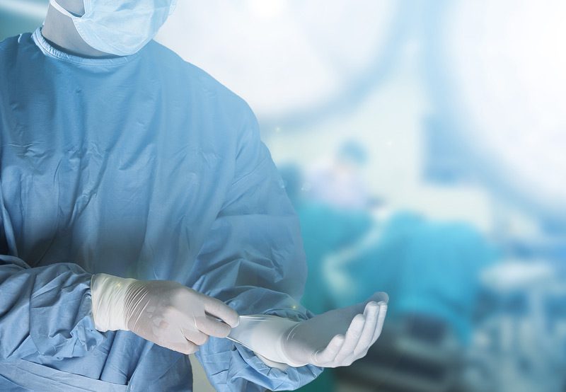 Surgeon-preparing-for-UroLift-procedure