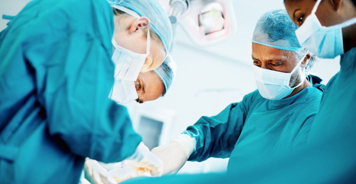 Surgeons-performing-bladder-reconstruction